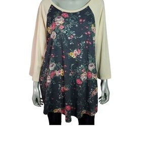 Torrid Black & Cream Flowered Shirt. Size 2 NWOT.